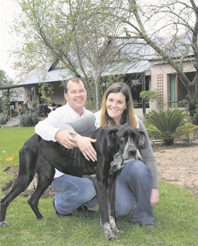 Verwaarloosde hond kry 'n nuwe huis