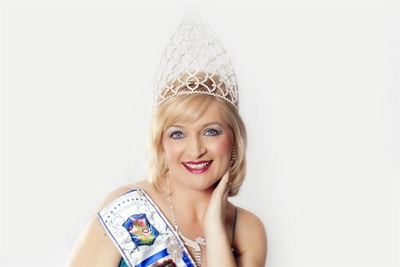 Leana gekroon as Mev. Wes-Kaap