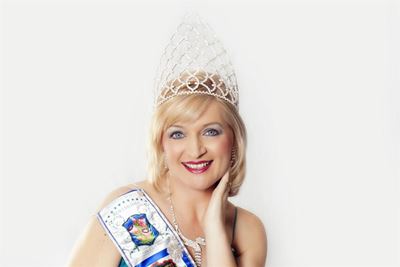 Leana gekroon as Mev. Wes-Kaap