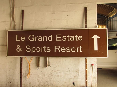 2 name boards vanish