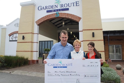 Garden Route Mall hands over R50 000 cash prize