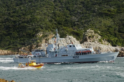 SA Navy enters Knysna