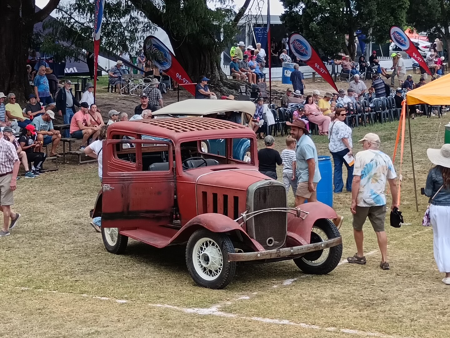 Achtung baby! Old Car Show 2024 Herald