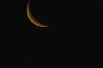 Crescent moon and Venus captured by readers | Mossel Bay Advertiser