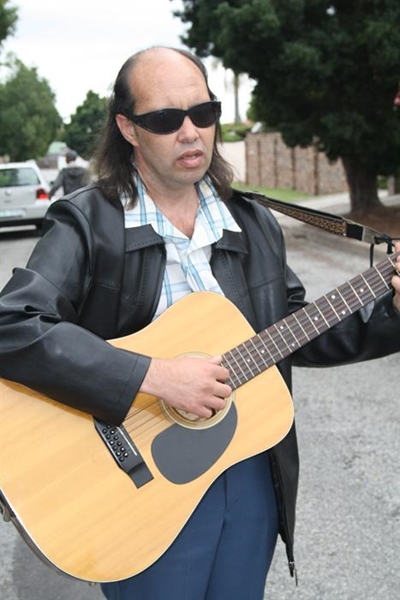 Blinde musikant wil harte verbly