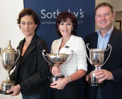 Agents receive awards
