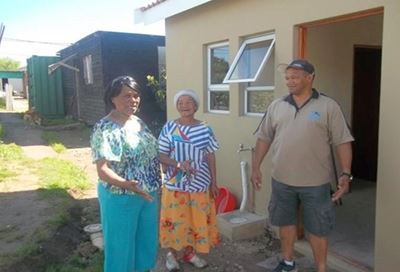 Opvolg: Nuwe huise vir inwoners