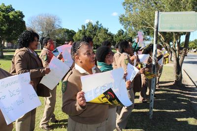 Correctional officers picket in lunchtime