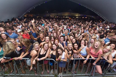 Thousands of ragers descend upon Plett