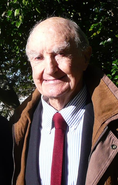 Robert Hall: pioneer in medical equipment dies