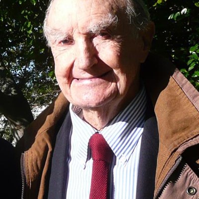 Robert Hall: pioneer in medical equipment dies
