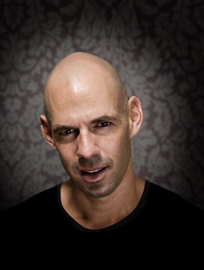 Emile Minnie hou Sondag konsert