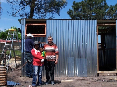 Opvolg: Brandslagoffers kry nuwe huis