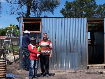 Opvolg: Brandslagoffers kry nuwe huis