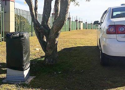 Spoedkamera met swartsak oorgetrek