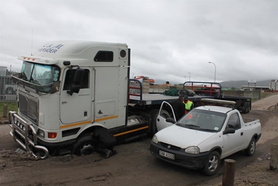 Truck in pothole causes backlog