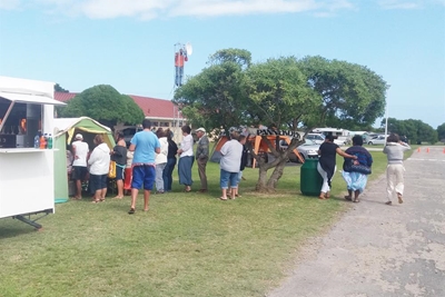 Fees sorg vir dorp se geldkas