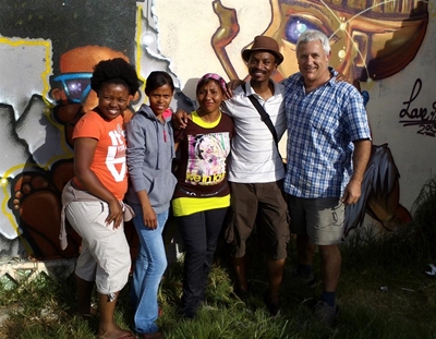 Poppemaker van Wildernis met volstruise na Gugulethu