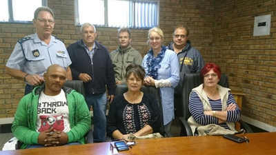 Vrywilligers ondersteun Groot Brak-polisie