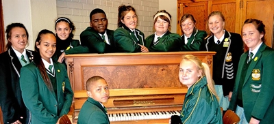 Dasse blink uit by Eisteddfod