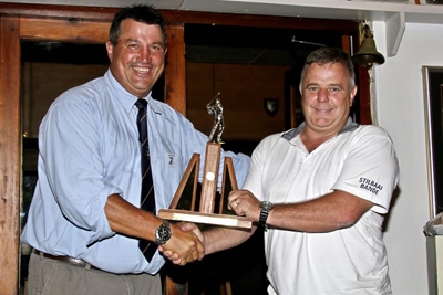 Vosloo raap wentrofee op
