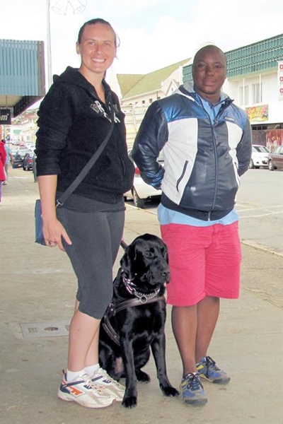 Jacolene kry vriend wat pad aanwys