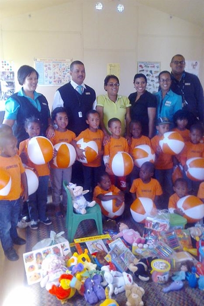 Bank reik uit na kleuterskool