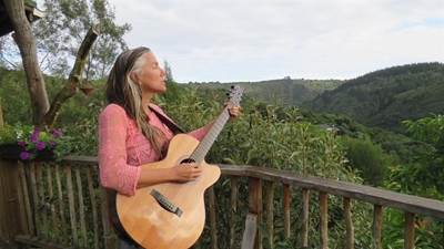 Wendy Oldfield makes welcome comeback